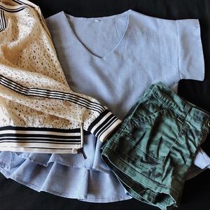 Blue v-neck short-sleeved blouse